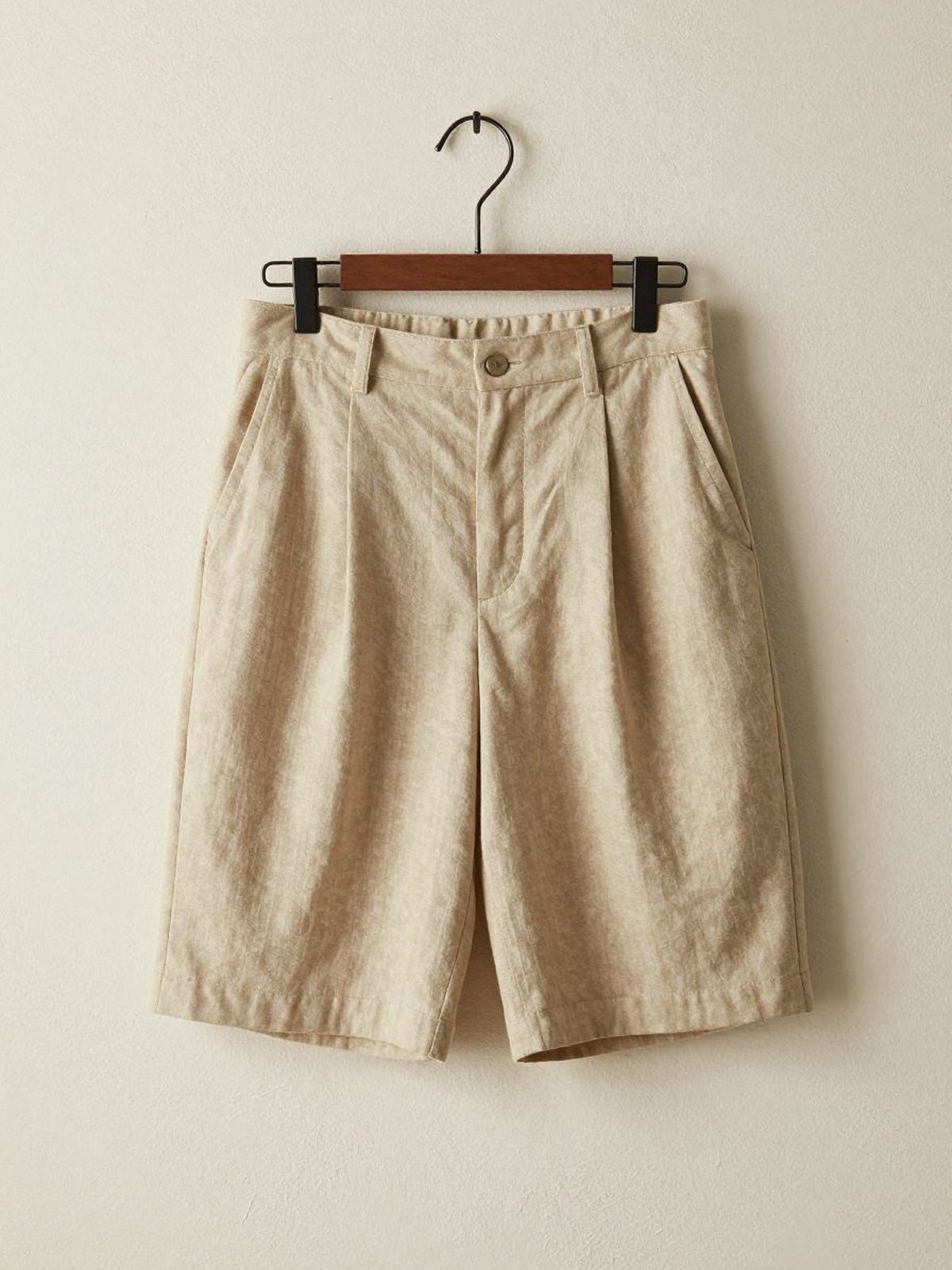 The Pleated Linen Short — Sand